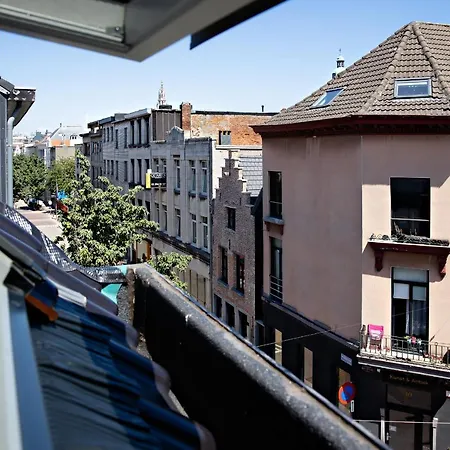 Luxury Suites Ambassador Apartment *